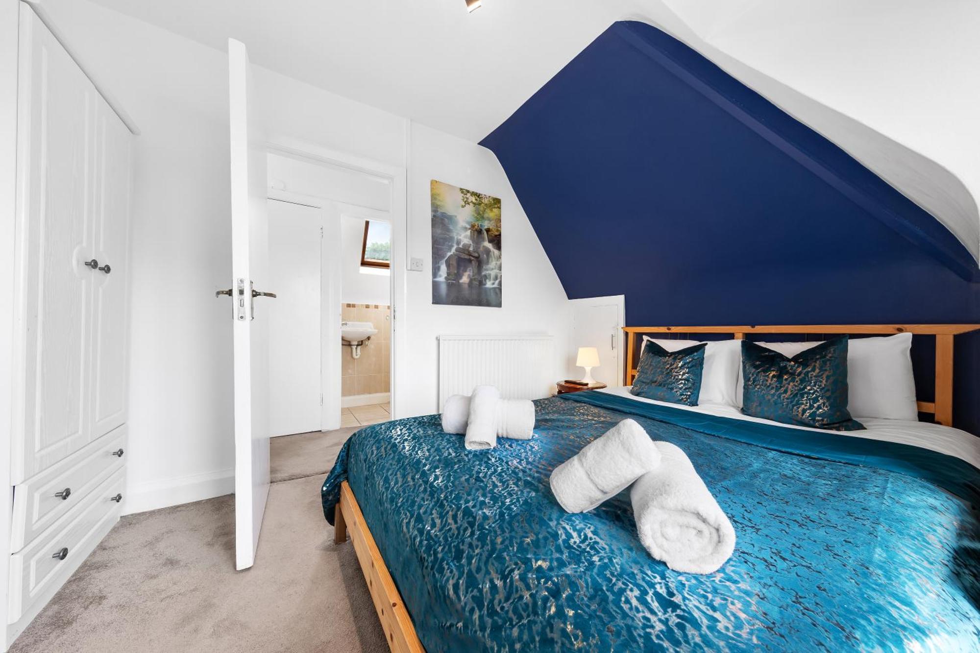Duplex 3 Bed - Near Station - Golders - *